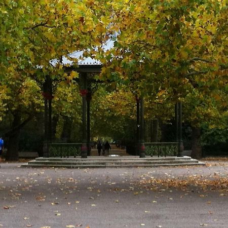 ロンドンChelsea: Exceptional 1Br W/Views Of The River Thames & Battersea Parkアパートメント エクステリア 写真