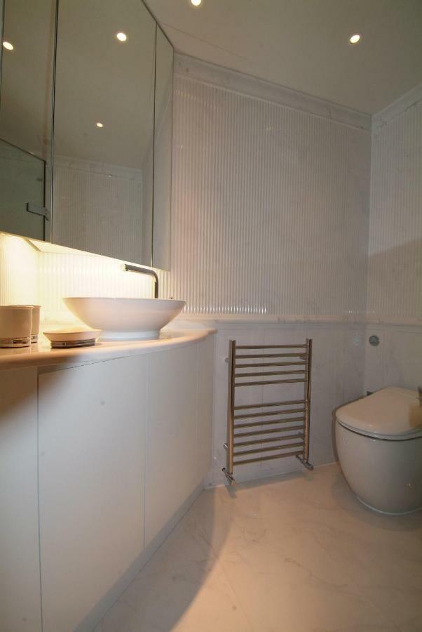 ロンドンChelsea: Exceptional 1Br W/Views Of The River Thames & Battersea Parkアパートメント エクステリア 写真